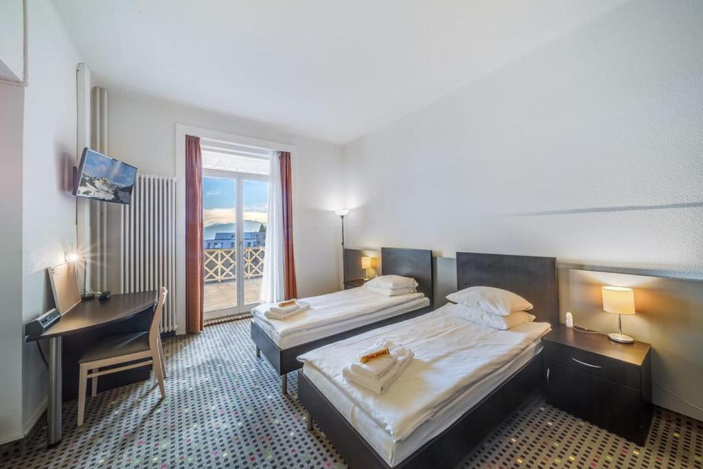 NEW! Private and alpine style double room at 500m to Ski Lifts and Leysin center room 1
