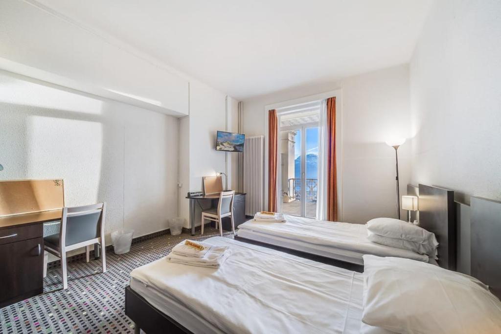 NEW! Private and alpine style double room at 500m to Ski Lifts and Leysin center room 2